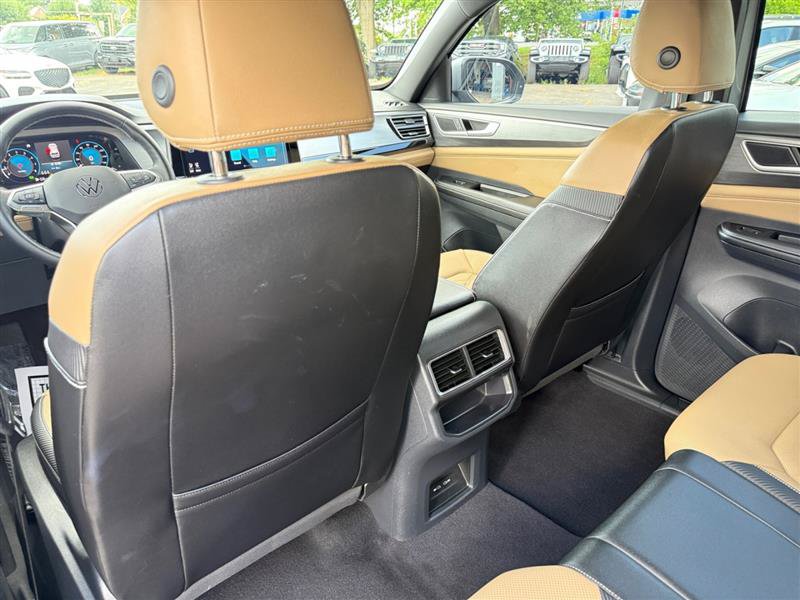 Used 2024 Volkswagen Atlas Cross Sport SE FWD image 40