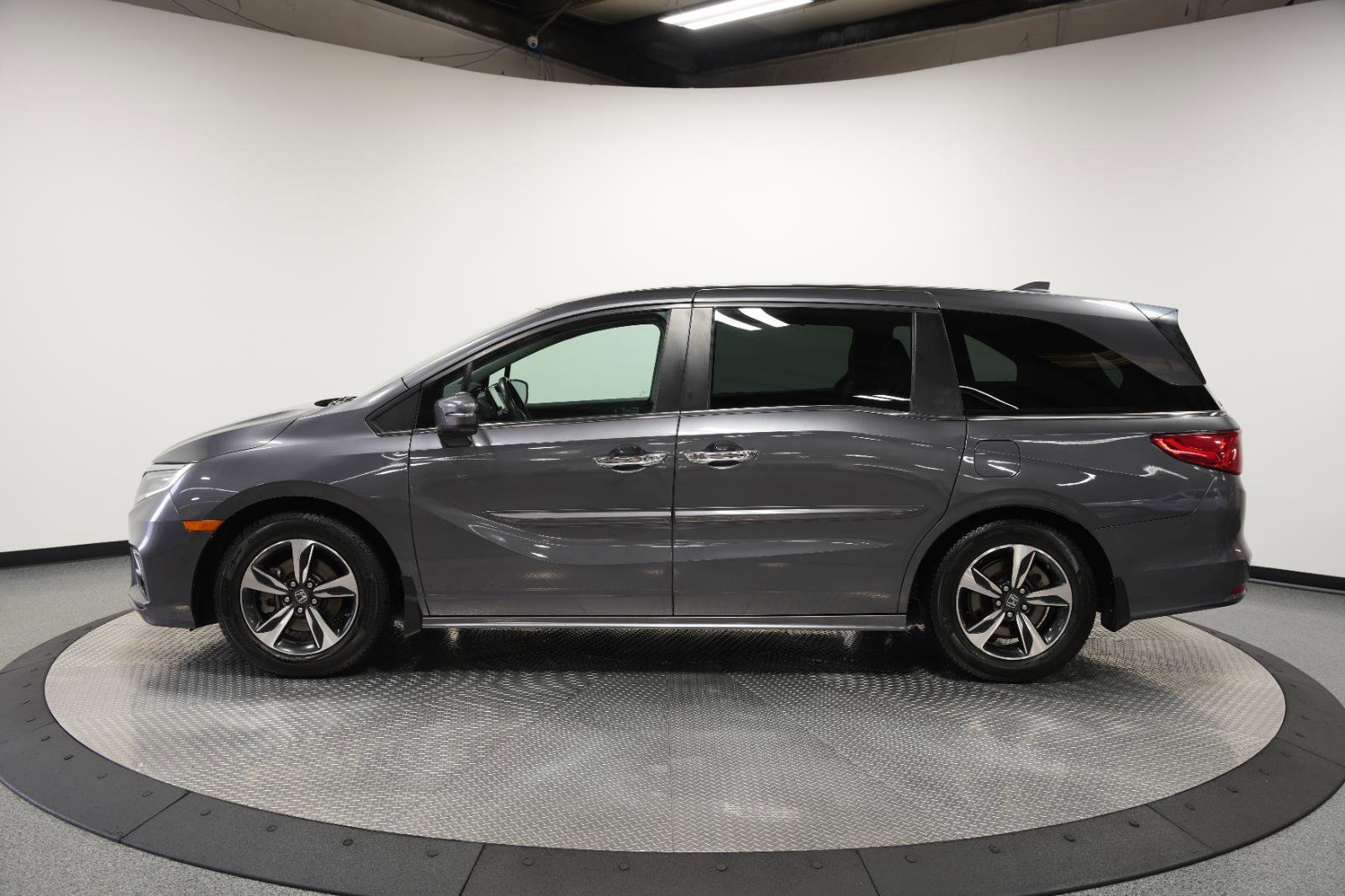 Used 2018 Honda Odyssey Touring image 4