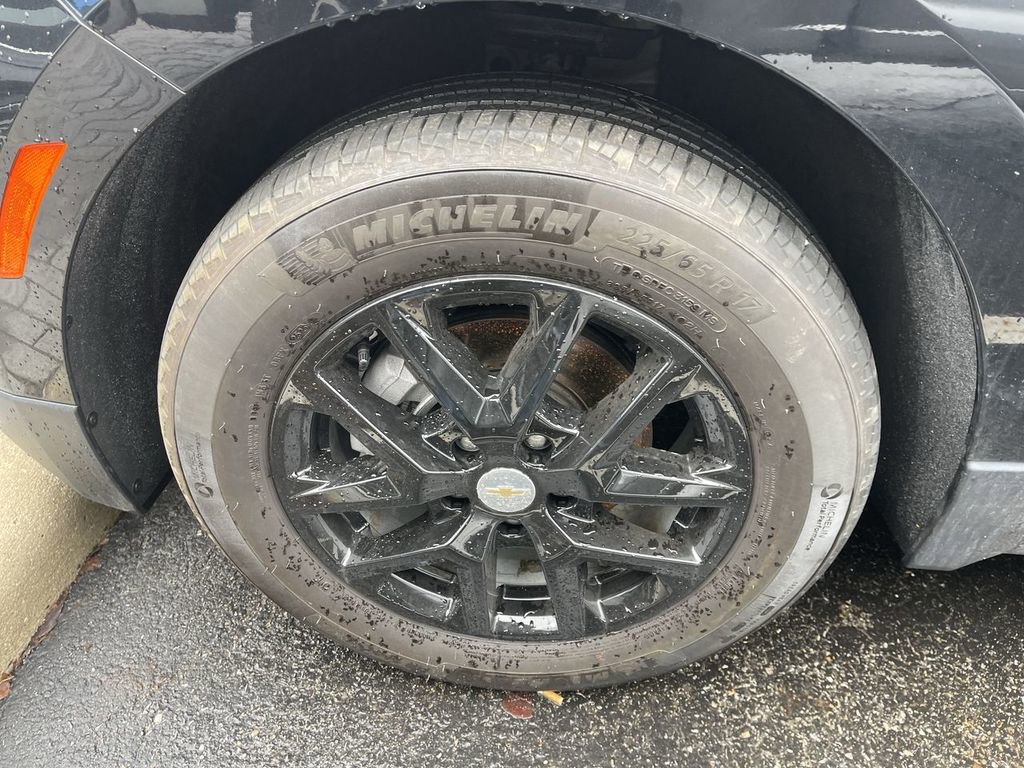 Used 2024 Chevrolet Equinox LS FWD image 2