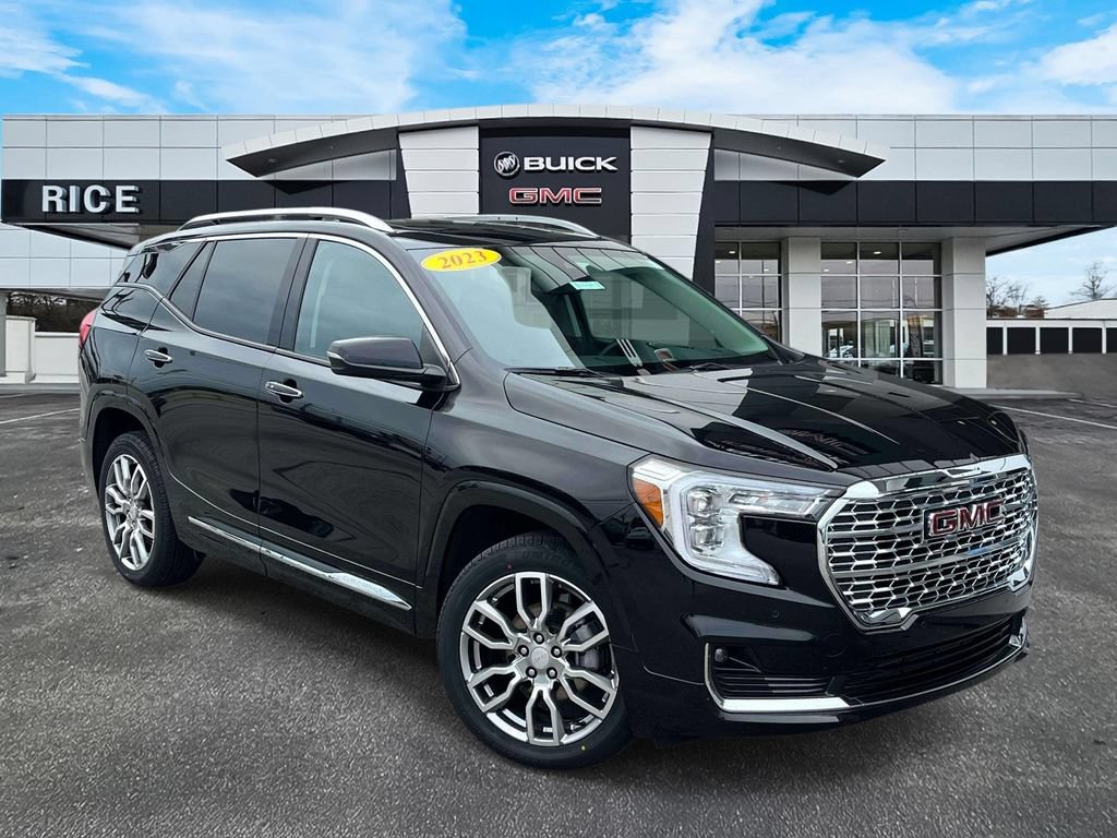 Certified 2023 GMC Terrain Denali w/ LPO, Floor Liner Package AWD/4WD image 1