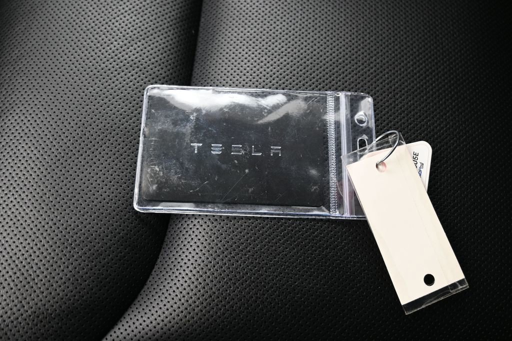 Used 2022 Tesla Model X image 37