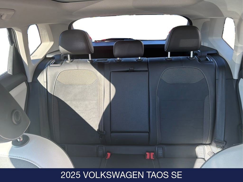 Used 2025 Volkswagen Taos SE image 17