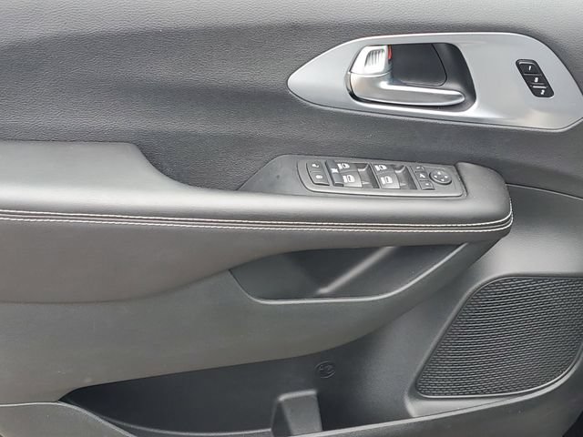 New 2026 Chrysler Pacifica Limited w/ S Appearance Package AWD/4WD image 17