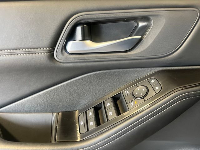 Certified 2025 Nissan Rogue SV w/ SV Premium Package FWD image 9