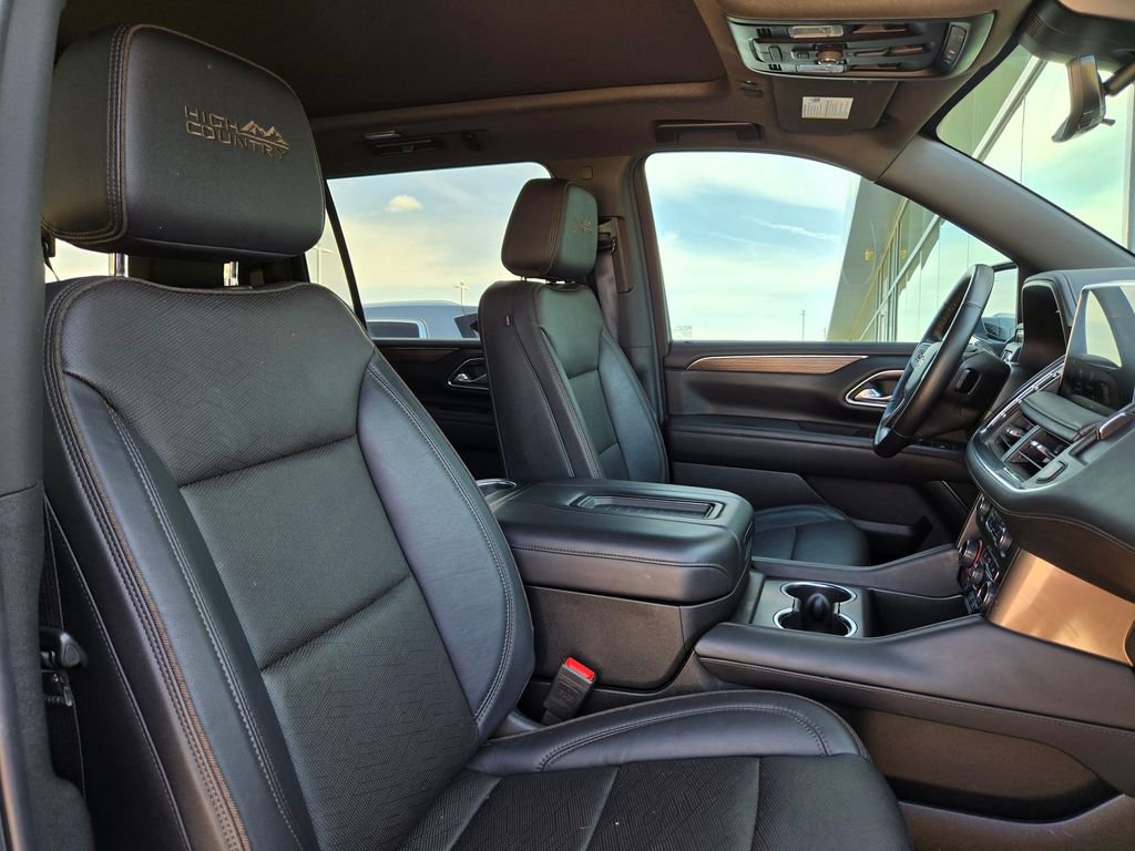Used 2024 Chevrolet Suburban High Country w/ Premium Package image 31