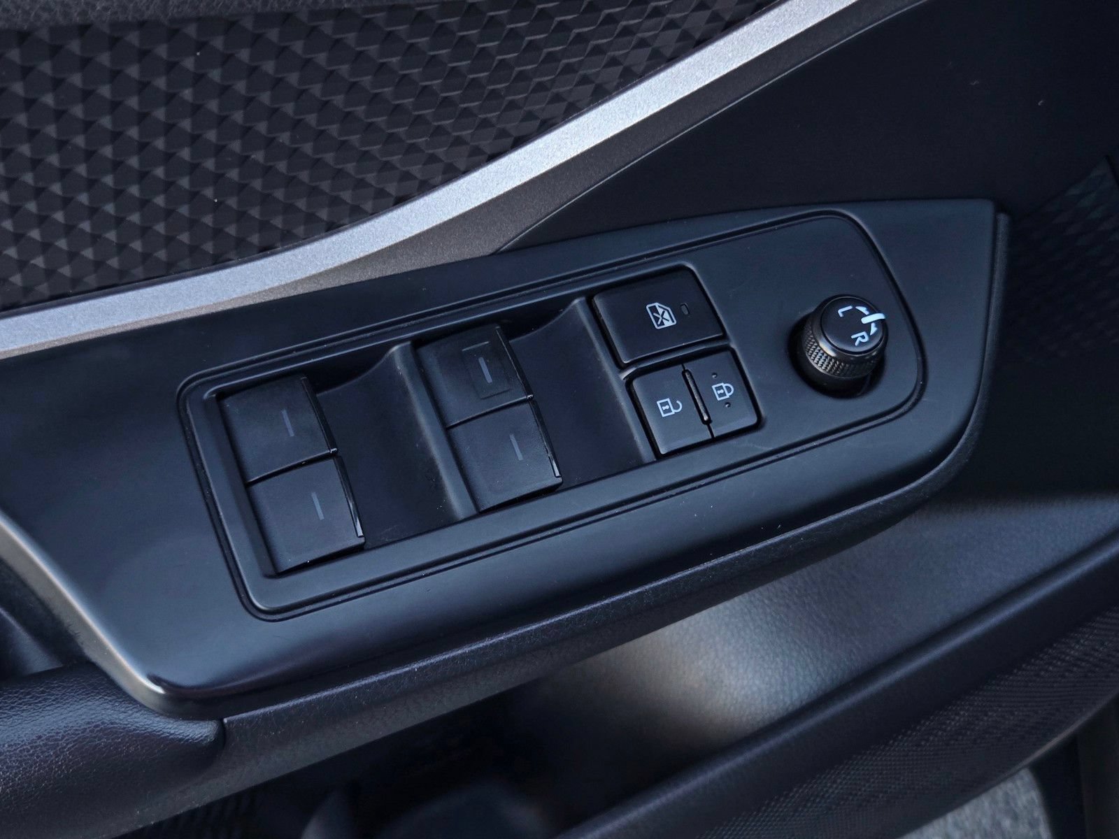 Certified 2020 Toyota C-HR LE FWD image 10