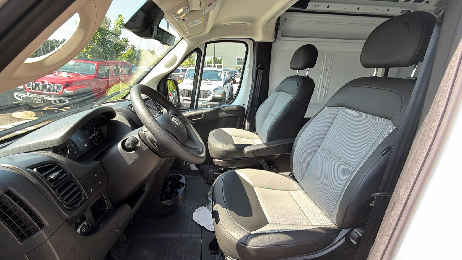 Used 2025 RAM ProMaster 2500 w/ Safety Group FWD image 17