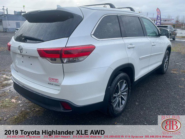 Used 2019 Toyota Highlander XLE image 3