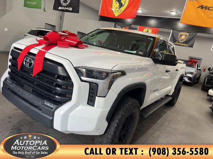 Used 2022 Toyota Tundra SR5 w/ SR5 Convenience Package AWD/4WD image 2