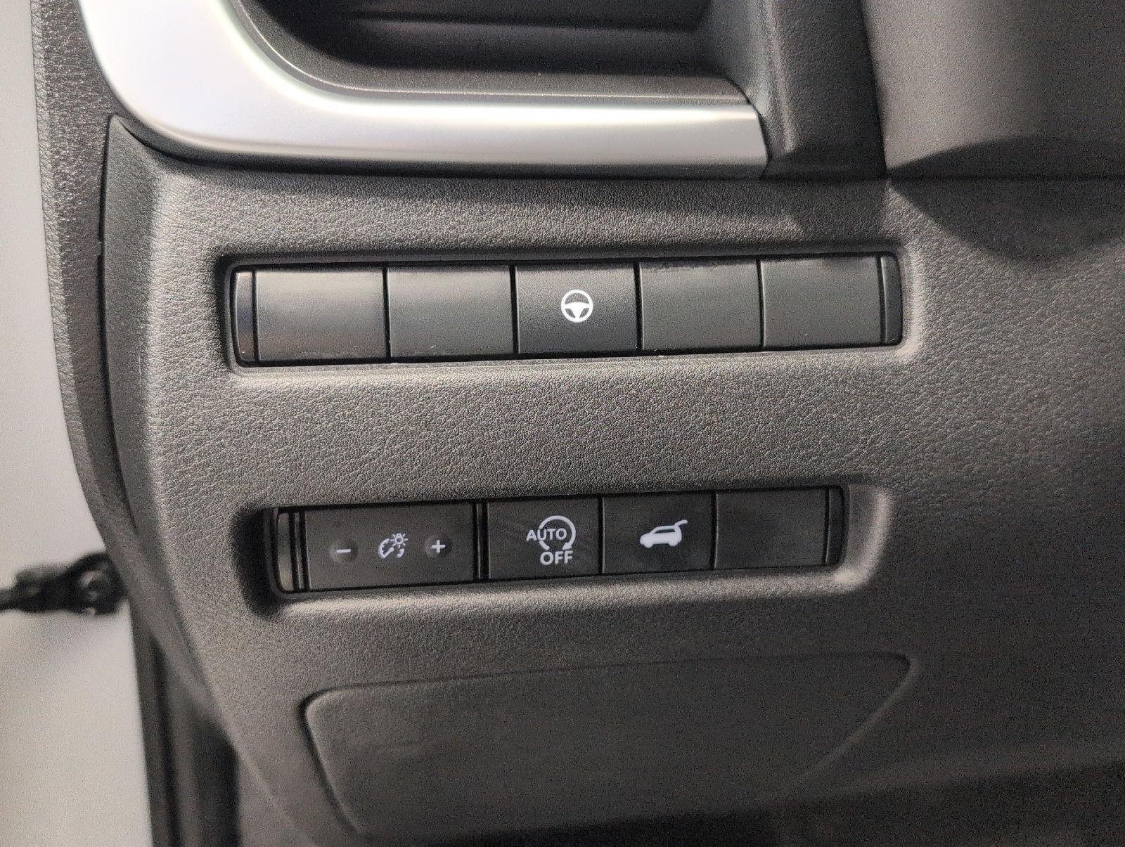 Used 2025 Nissan Rogue SV AWD/4WD image 10
