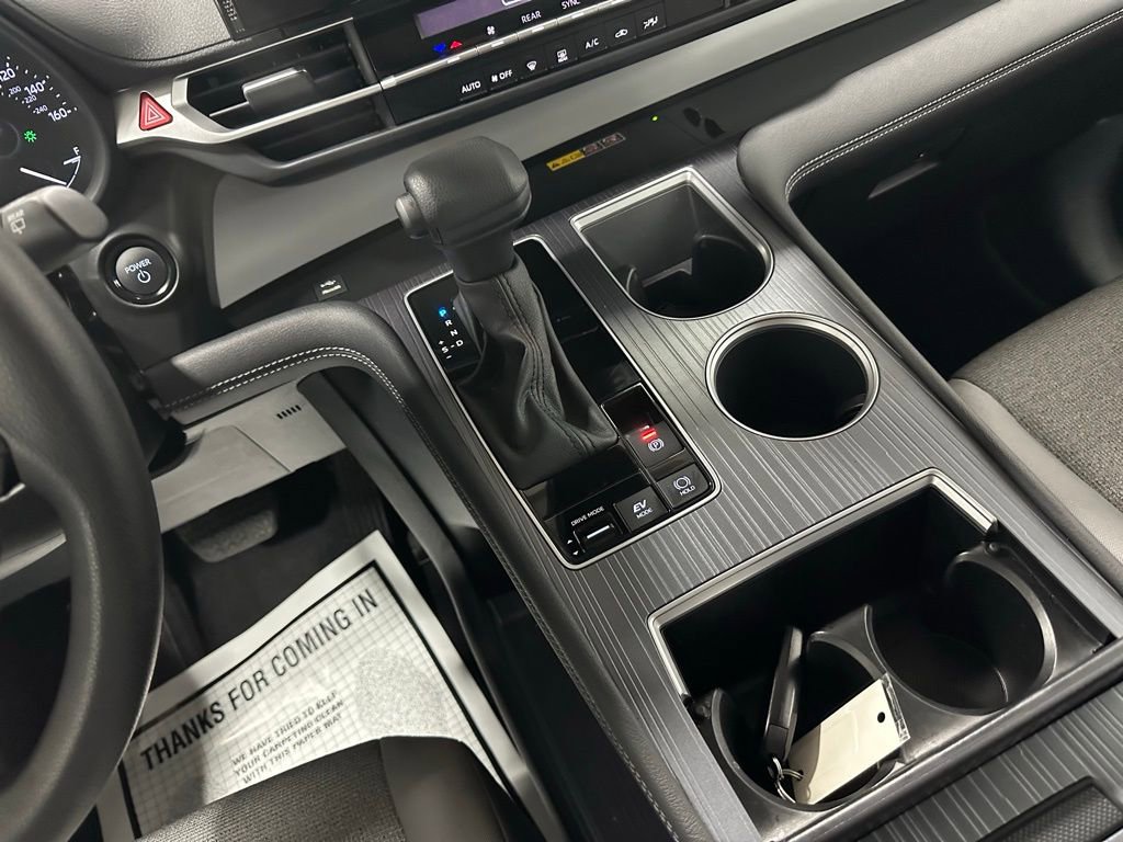 Used 2025 Toyota Sienna LE image 41