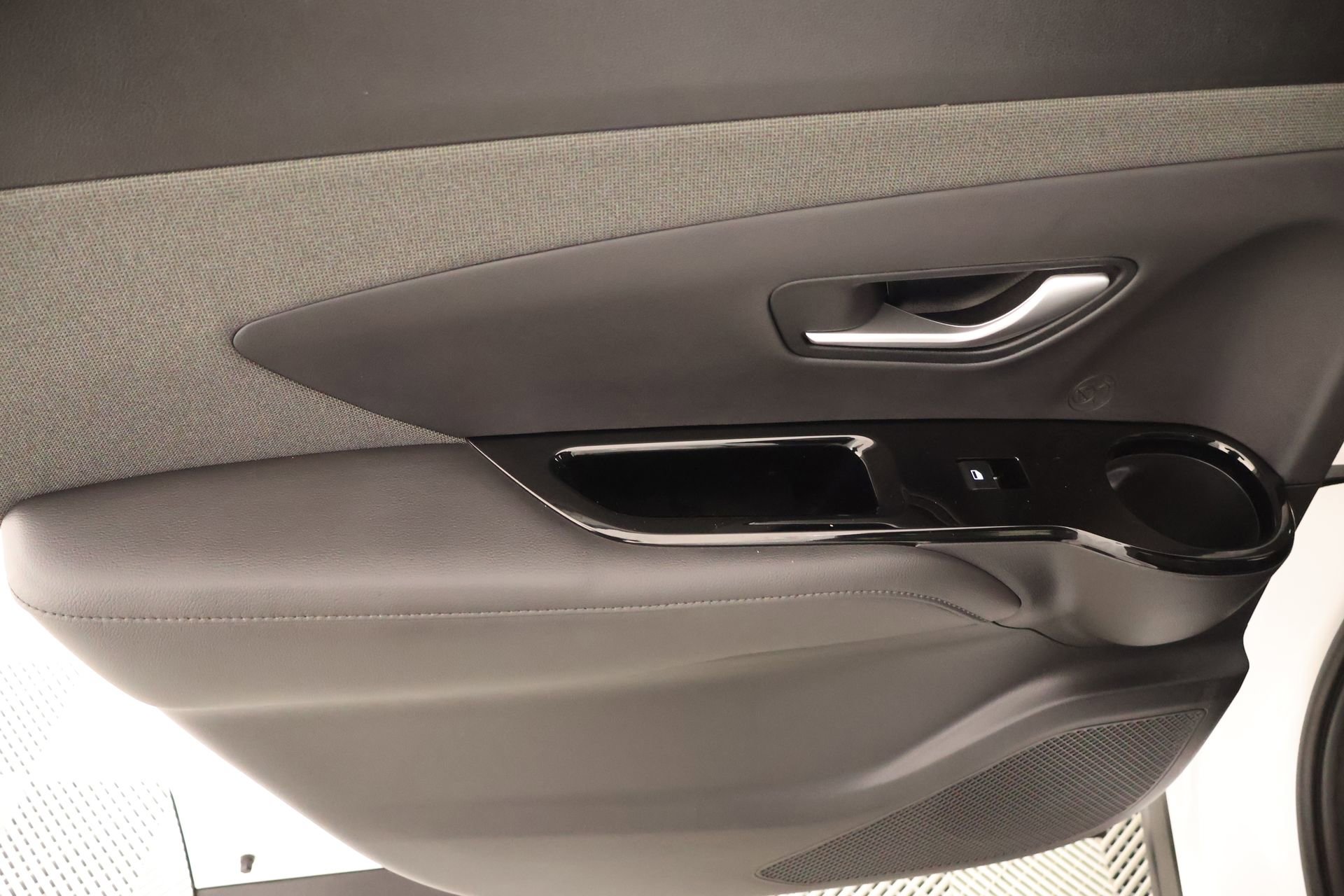 Certified 2025 Hyundai Santa Cruz Limited image 17