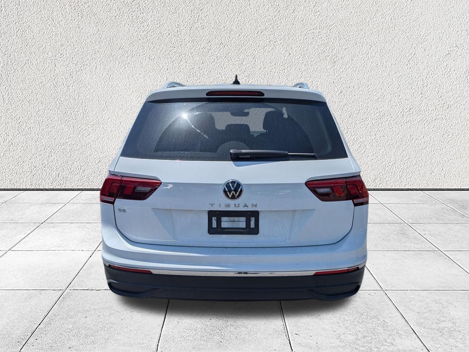 Used 2024 Volkswagen Tiguan SE w/ Panoramic Sunroof Package FWD image 4