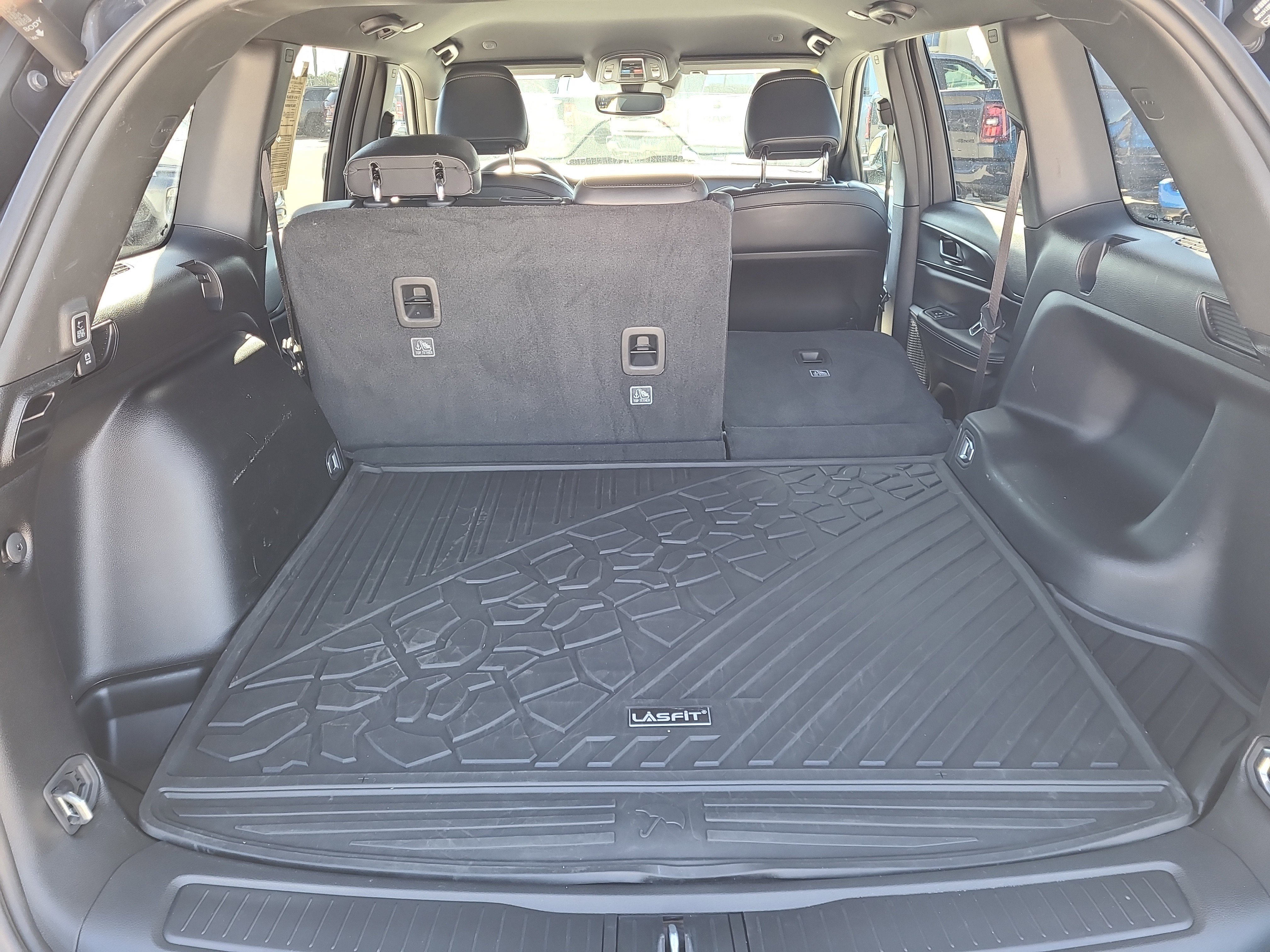 Used 2023 Jeep Grand Cherokee Altitude image 11