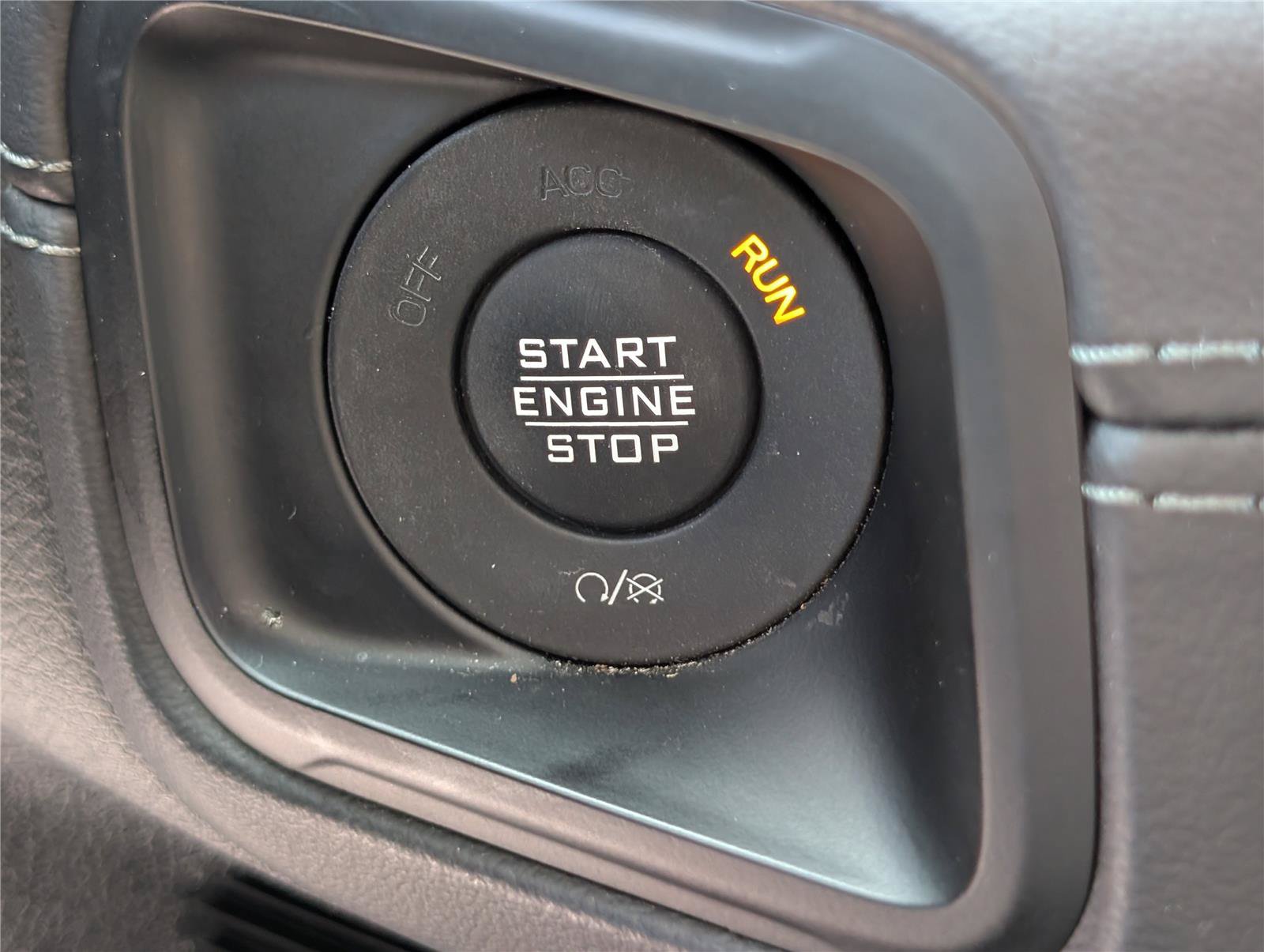 Used 2025 Jeep Wrangler Unlimited Sahara AWD/4WD image 23
