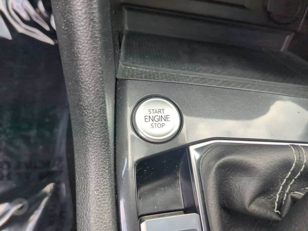 Certified 2023 Volkswagen Tiguan SE R-Line FWD image 30