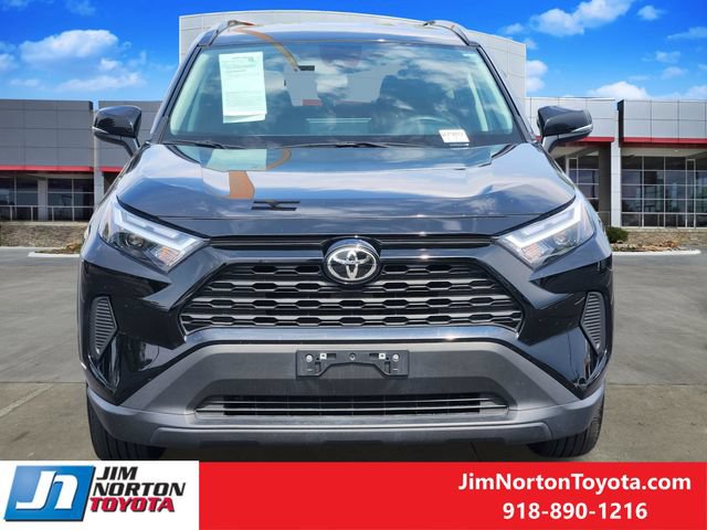 Used 2025 Toyota RAV4 XLE AWD/4WD image 2