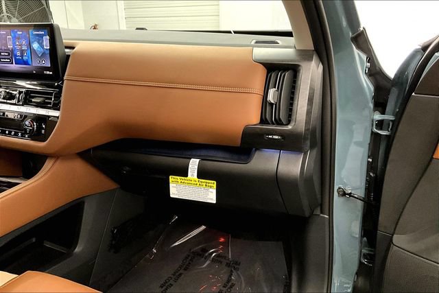 New 2026 Nissan Pathfinder Platinum w/ Cargo Package AWD/4WD image 37