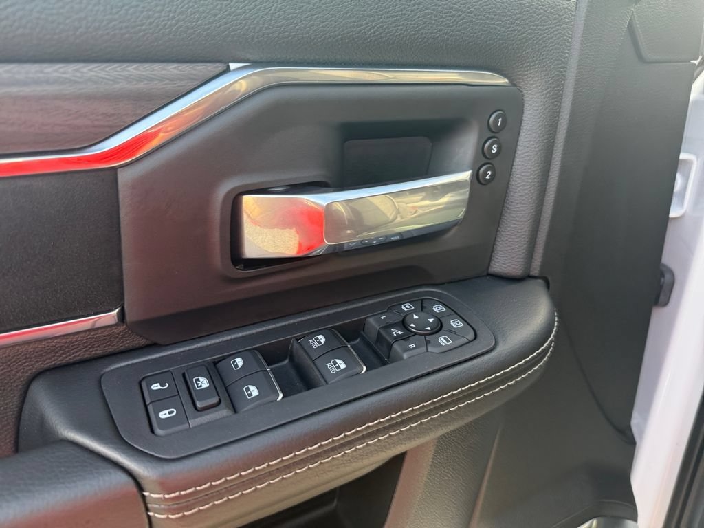 New 2025 RAM 2500 Laramie AWD/4WD image 19