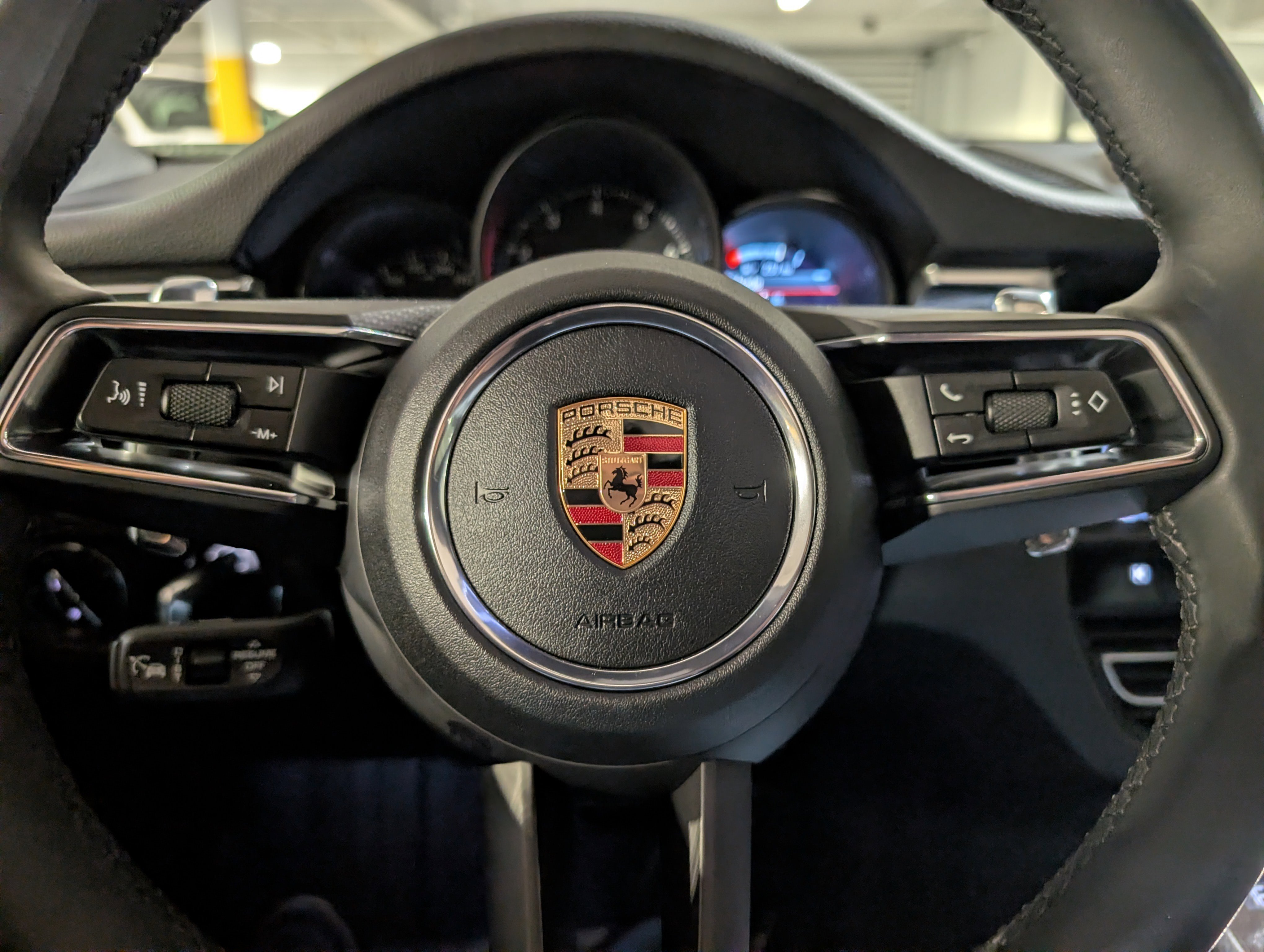 Certified 2025 Porsche Macan image 30