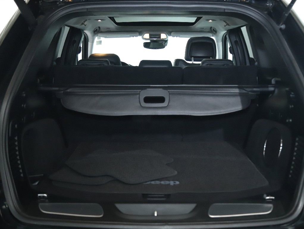 Used 2018 Jeep Grand Cherokee Summit image 32