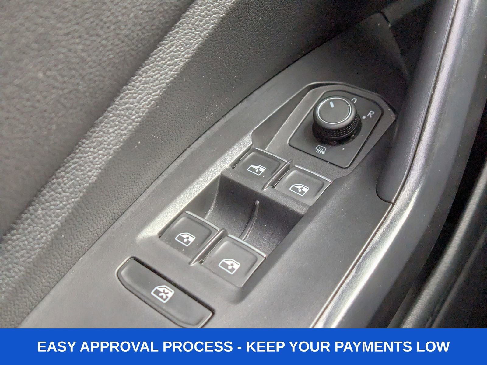 Used 2024 Volkswagen Jetta SE image 32