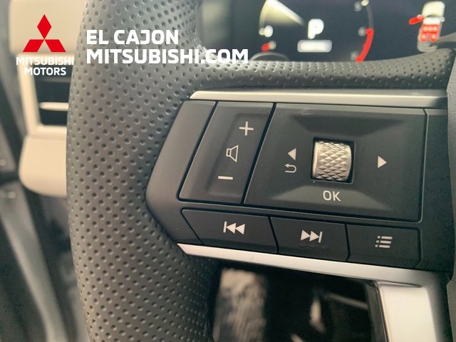 New 2025 Mitsubishi Outlander SE image 22