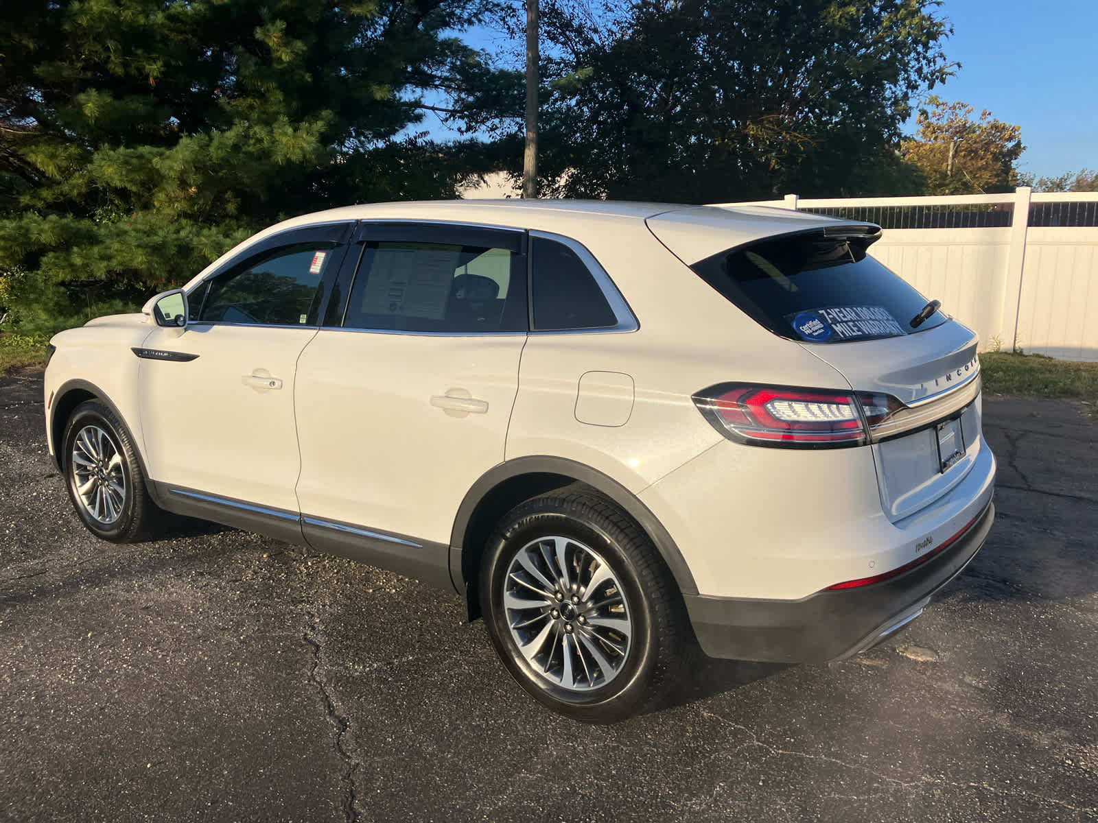 Used 2022 Lincoln Nautilus AWD w/ Premium Package image 5