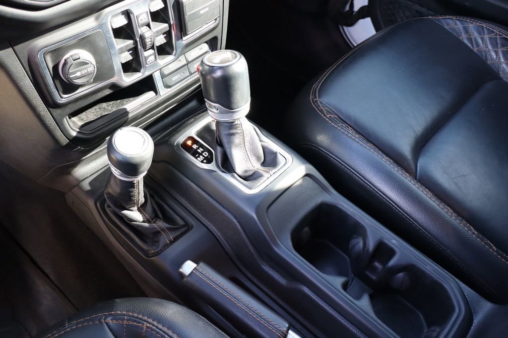 Used 2020 Jeep Wrangler Unlimited Sahara image 28