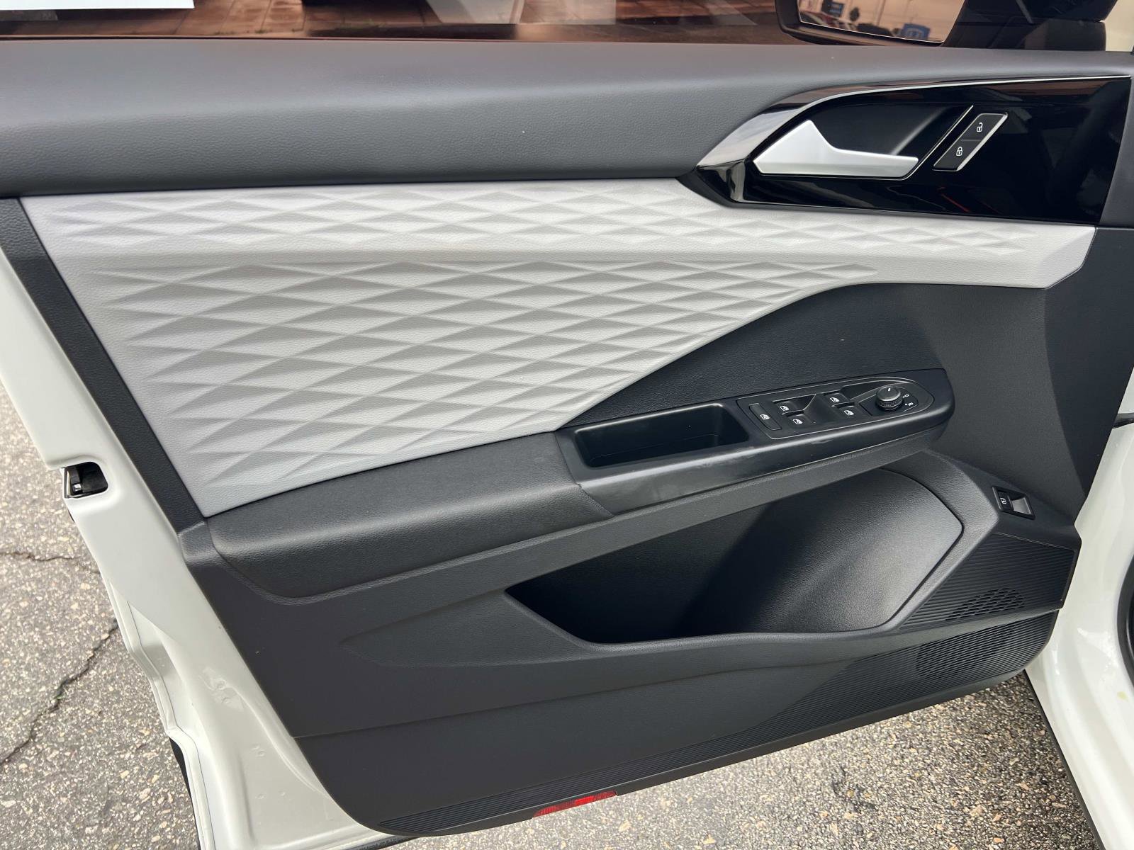 Certified 2022 Volkswagen Taos S image 6