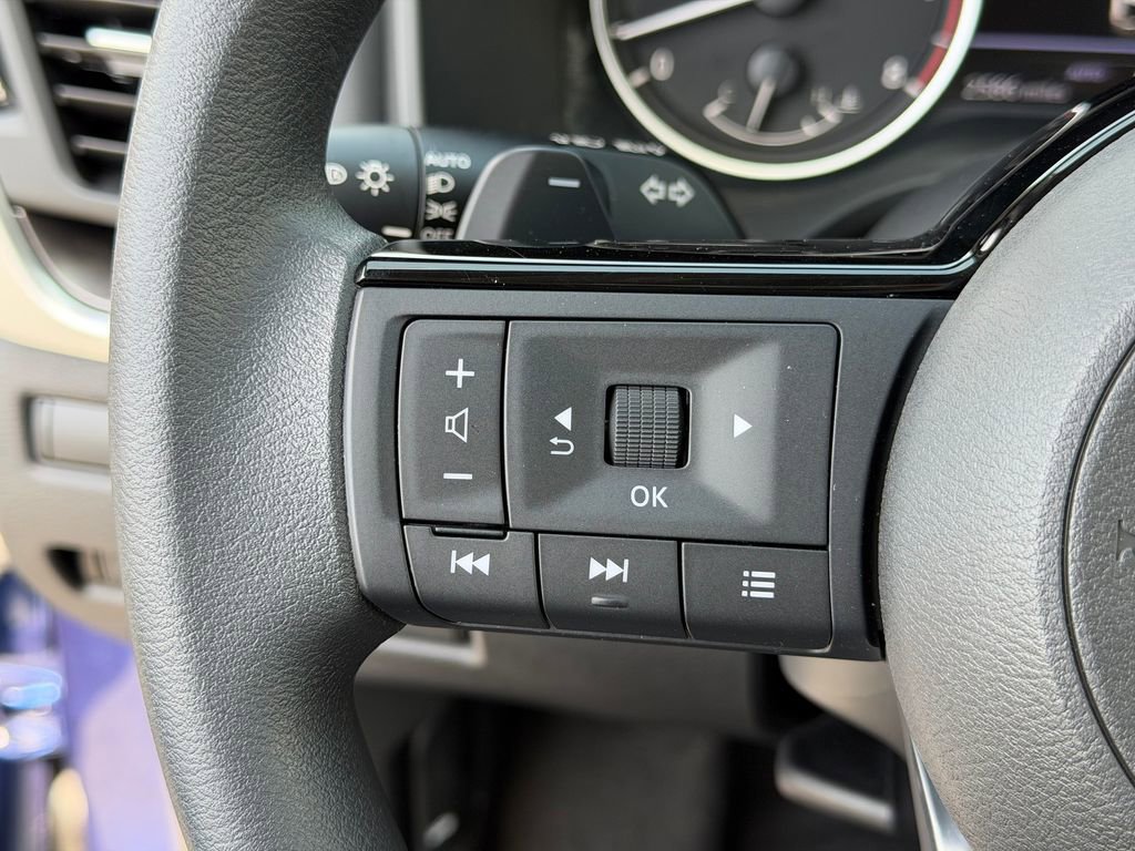 Used 2023 Nissan Rogue SV AWD/4WD image 26