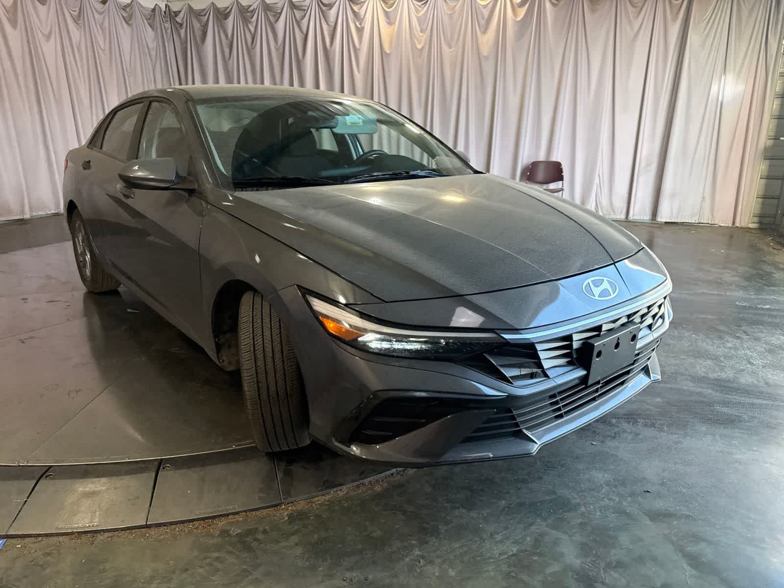 Used 2026 Hyundai Elantra Hybrid FWD image 3