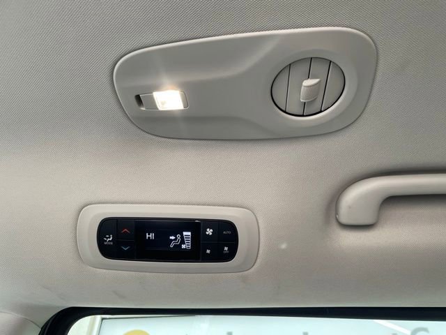Used 2024 Chrysler Pacifica Limited FWD image 28