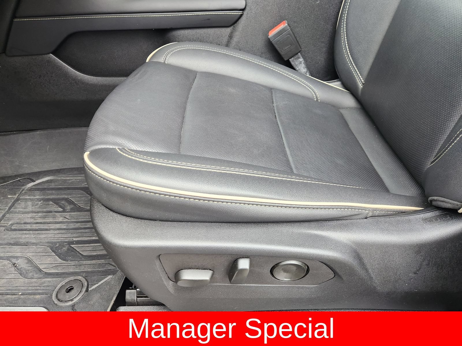 Used 2024 GMC Yukon SLT AWD/4WD image 25