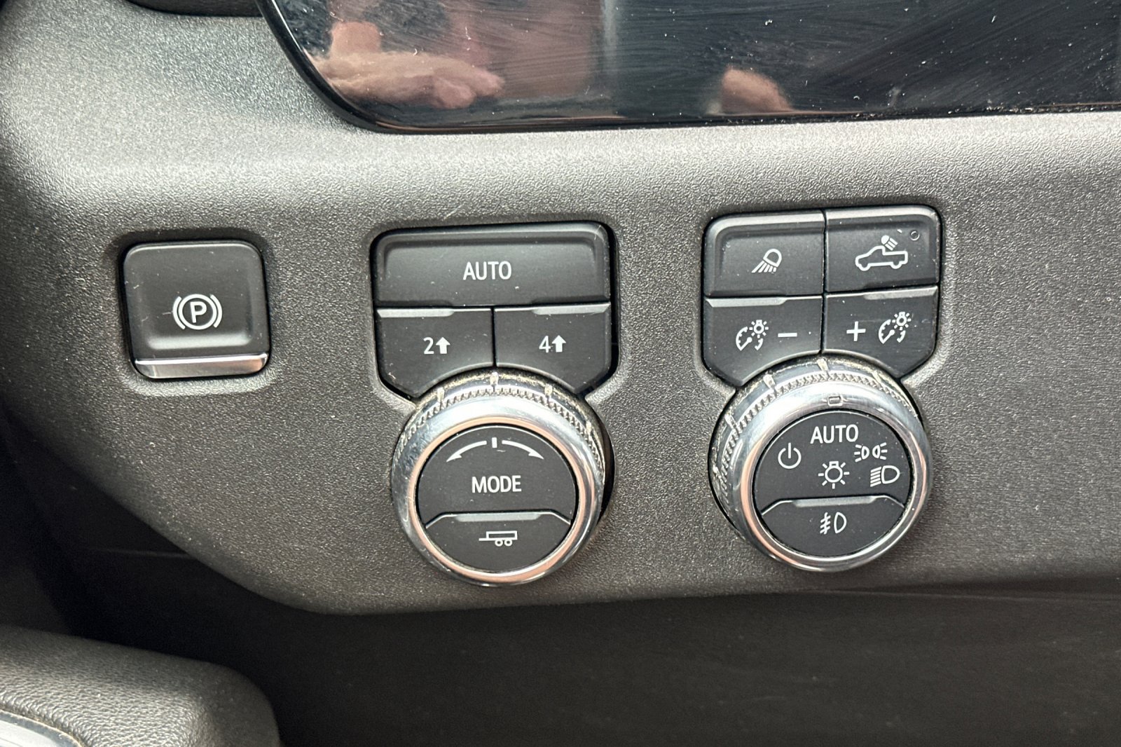 Used 2025 GMC Sierra 1500 SLT AWD/4WD image 39