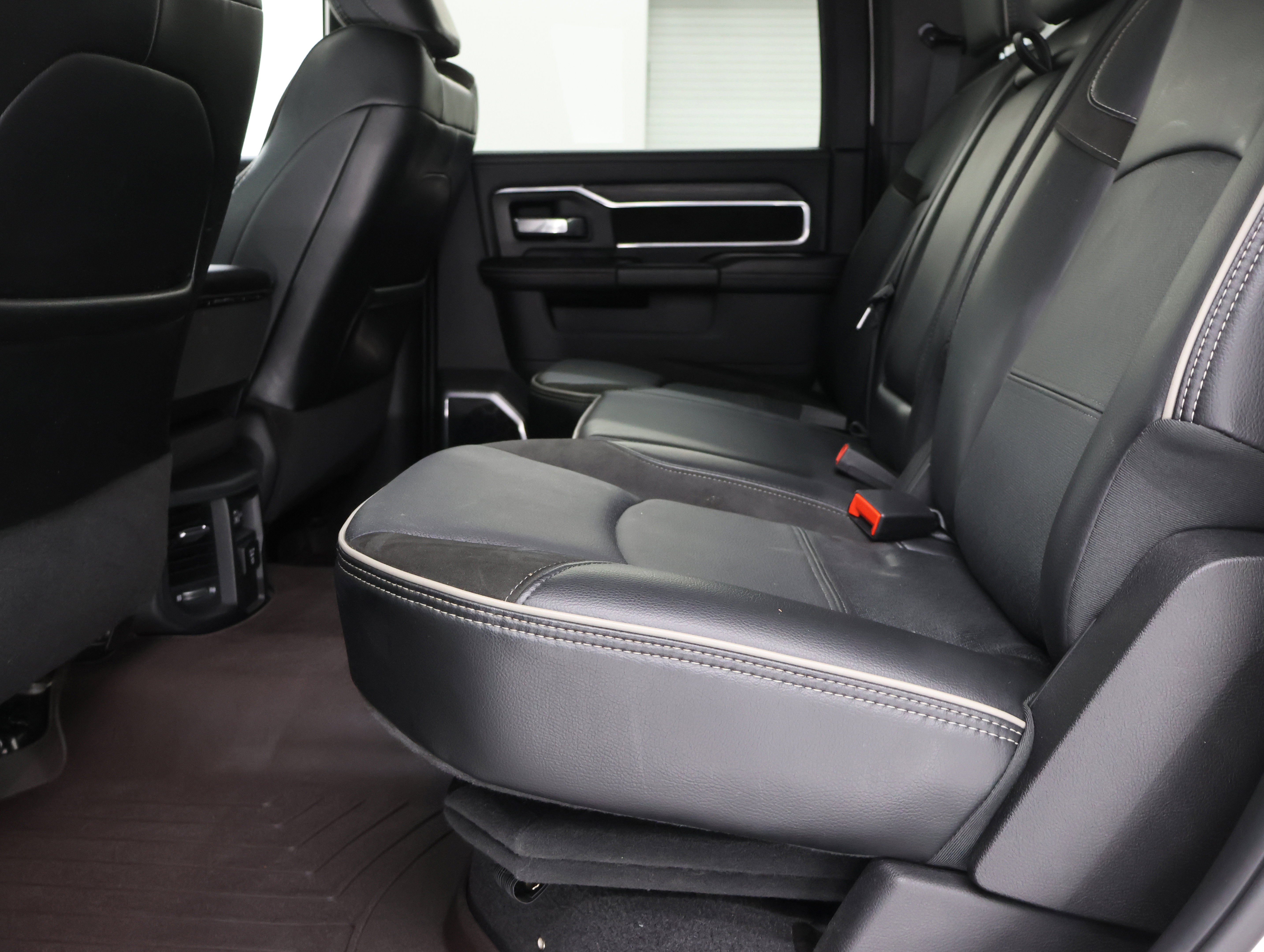 Used 2024 RAM 2500 Laramie w/ Night Edition image 41