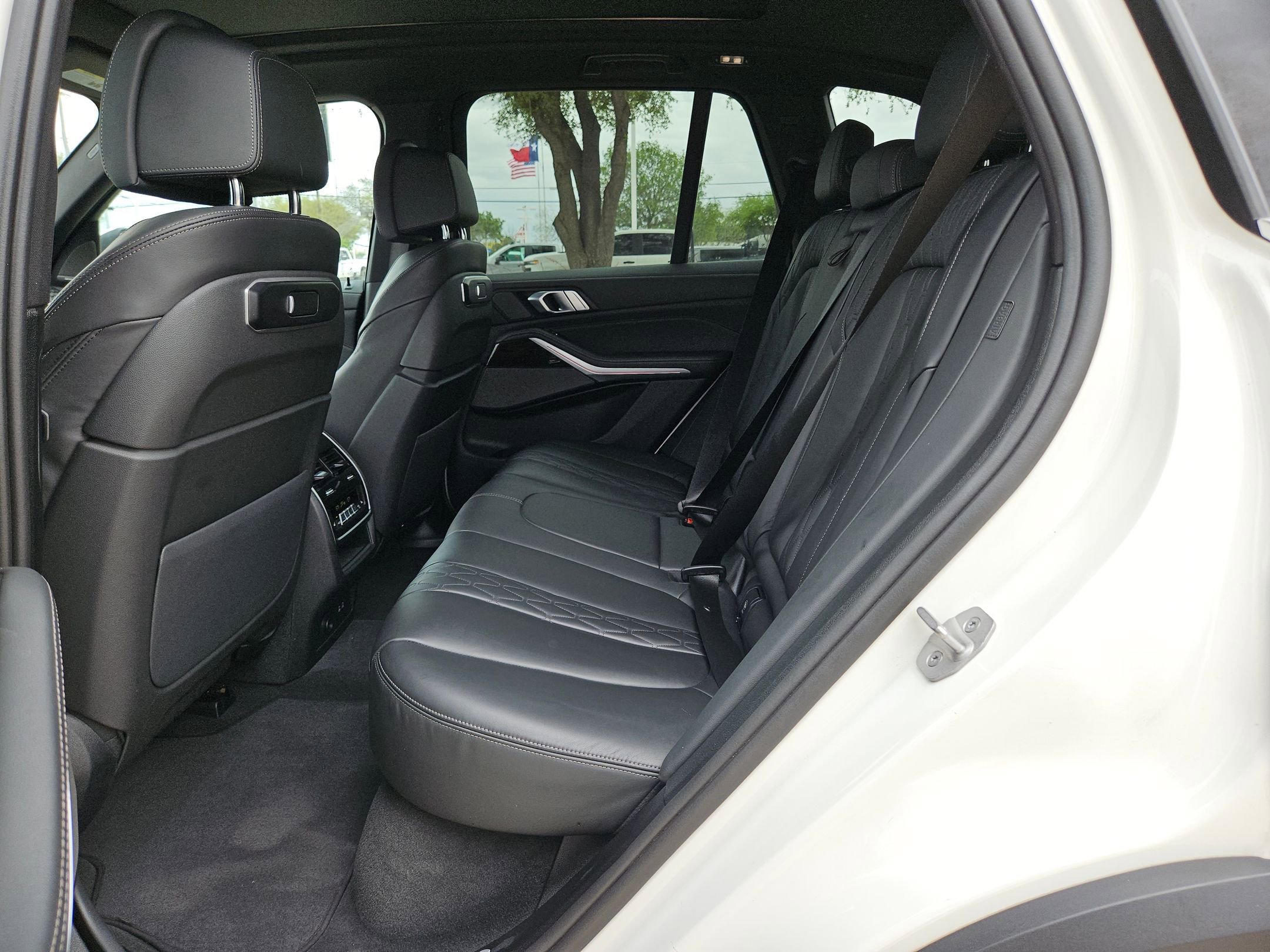 Used 2025 BMW X5 xDrive50e AWD/4WD image 14