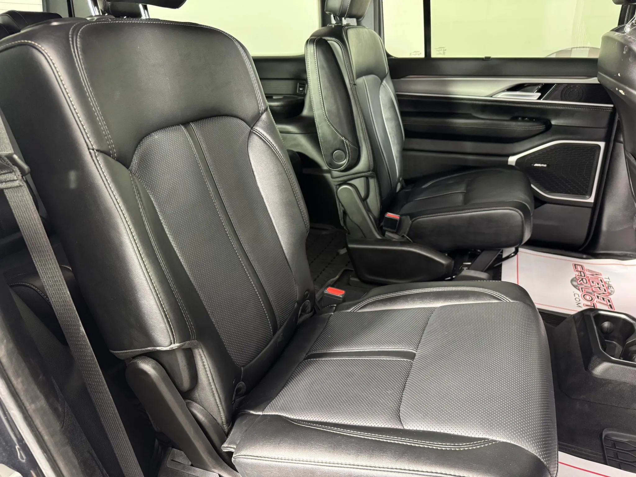 Used 2024 Jeep Wagoneer Series II w/ Convenience Group I AWD/4WD image 37