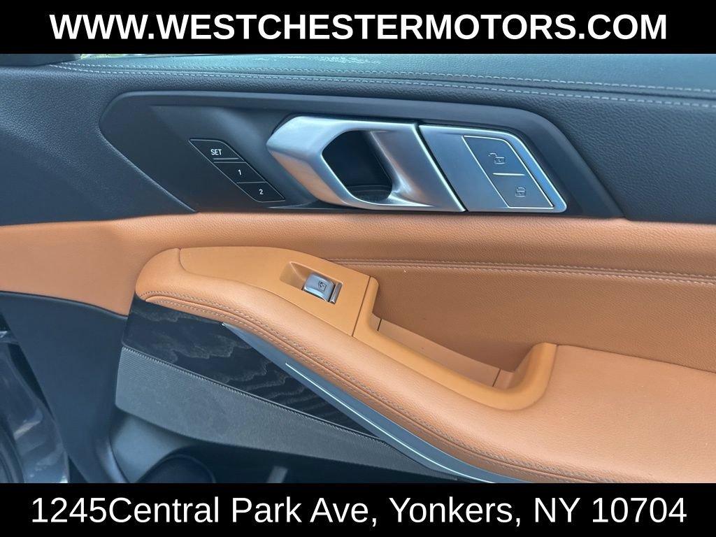 Used 2020 BMW X7 xDrive40i w/ M Sport Package AWD/4WD image 15