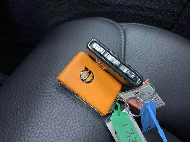 Used 2024 Volvo XC60 B5 Plus w/ Climate Package image 29