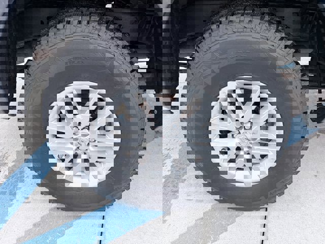 Used 2017 Nissan Frontier SV image 22