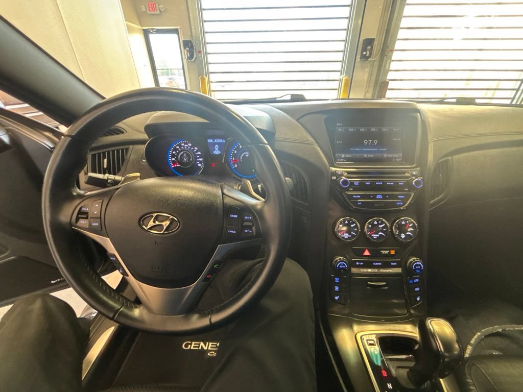 Used 2016 Hyundai Genesis Coupe 3.8 RWD image 4