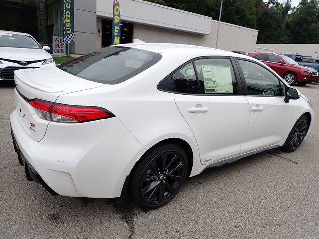 Certified 2026 Toyota Corolla SE w/ SE Premium Package AWD/4WD image 3