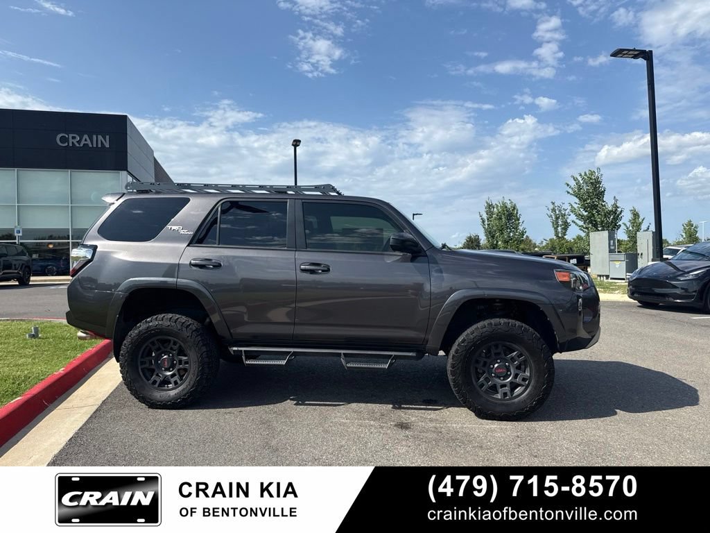 Used 2018 Toyota 4Runner TRD Off-Road AWD/4WD image 2