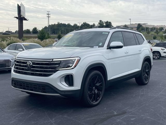 Certified 2026 Volkswagen Atlas SE w/ Black Wheel Package FWD image 3