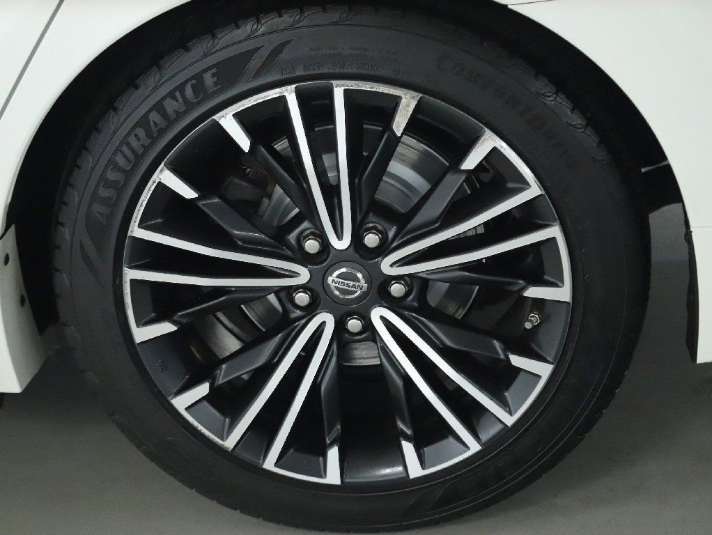 Used 2017 Nissan Maxima Platinum image 40