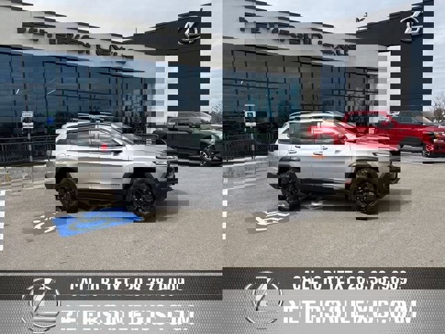 Used 2018 Jeep Cherokee Trailhawk w/ Comfort/Convenience Group image 1