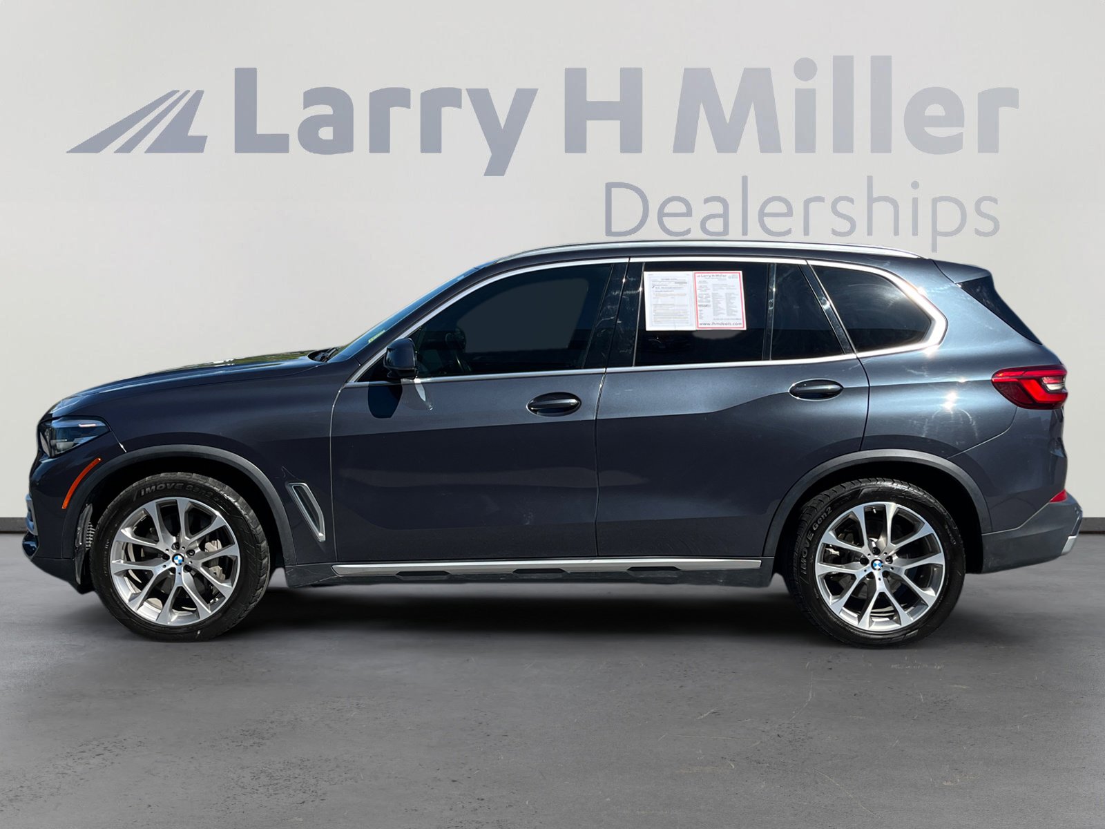 Used 2019 BMW X5 xDrive50i w/ Premium Package 2 AWD/4WD image 2