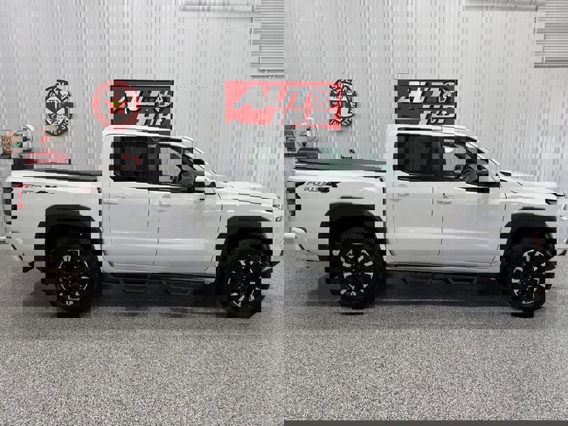 Used 2022 Nissan Frontier PRO-4X image 3
