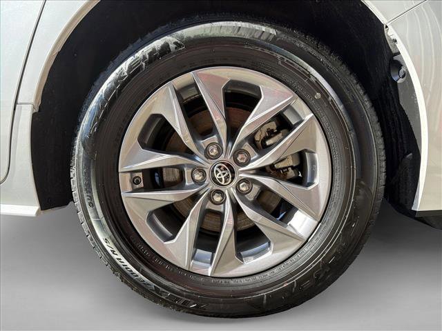 Used 2025 Toyota Sienna XLE image 9